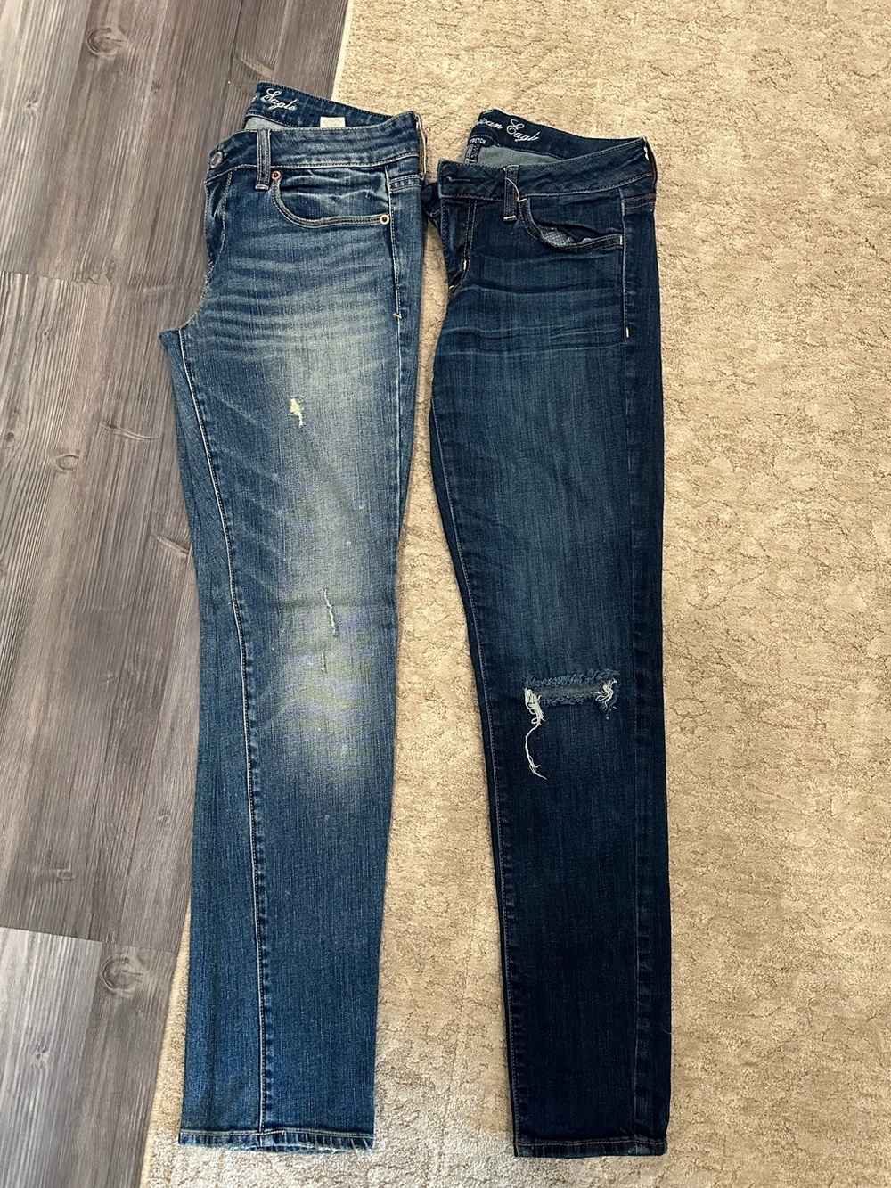 American Eagle Women's Skinny Jeans, SIZE. 4 in Light and Dark Blue